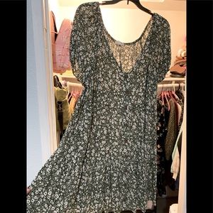 Cottage Core Green Midi-Length Flower Dress 💐